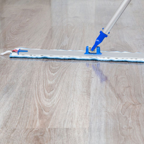 cleaning laminate floor